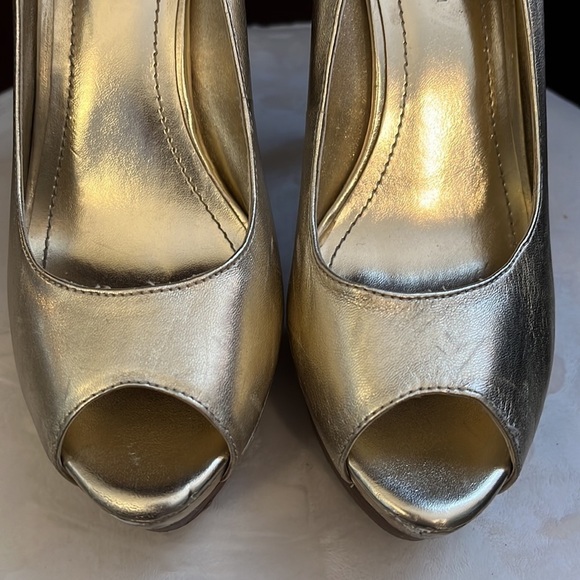 BCBG Generation Gold Platform Sandal Size 7.5 - Picture 5 of 10